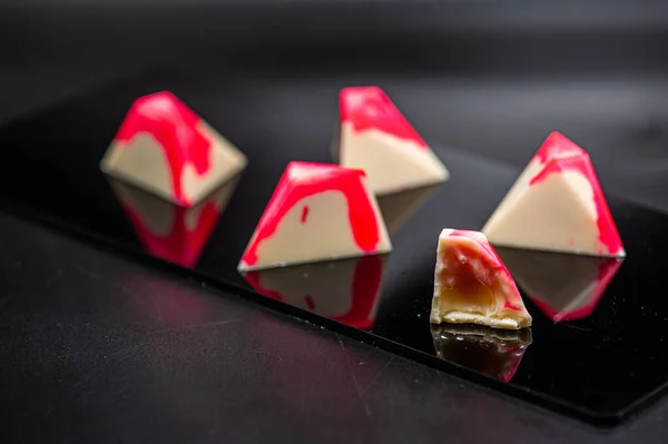 Sortiment Bonbons Aus Schokolade Isoliert Auf Einem Hintergrund — Stockfoto