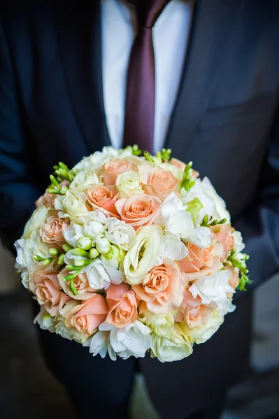 The groom in a suit or Young girl-bride or bridesmaid is holding a wedding bouquet — Stock Photo, Image