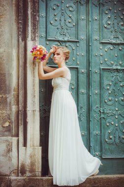 Güzel gelin buketi önce düğün töreni ile