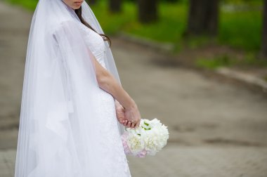 Güzel gelin buketi önce düğün töreni ile