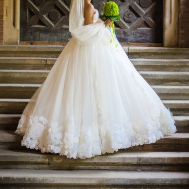 Güzel gelin buketi önce düğün töreni ile