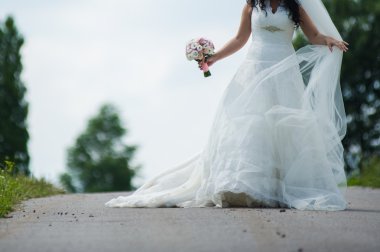 Güzel gelin buketi önce düğün töreni ile