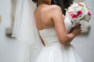 Güzel gelin buketi önce düğün töreni ile