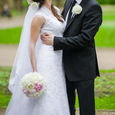 Güzel gelin buketi önce düğün töreni ile