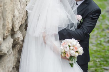 Güzel gelin buketi önce düğün töreni ile