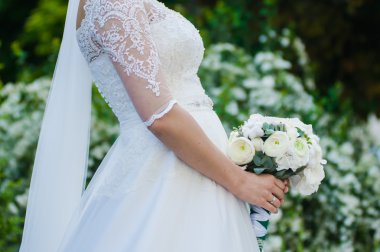 Güzel gelin buketi önce düğün töreni ile