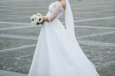 Güzel gelin buketi önce düğün töreni ile