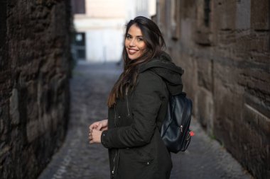 Roma 'yı gezen kız.