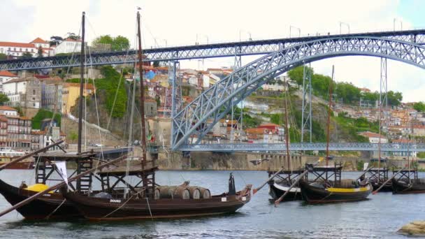 Łodzie Douro River Porto Luis Most Tle — Wideo stockowe