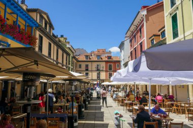 İspanya 'nın Asturias kentindeki Plaza Espana Meydanı' ndaki Ayuntamiento de Avils belediye meclisi. Belediye binası