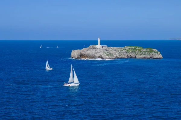 Isla Mouro Sziget Santander Cantabria Spanyolország Vitorlás Hajó Öbölben Két Stock Fotó