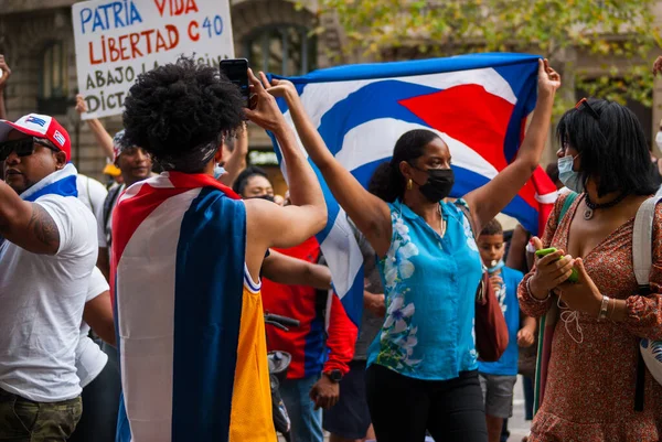 2021 Július Barcelona Spanyolország Kubai Közösség Tiltakozik Paseo Gracia Utcáin Jogdíjmentes Stock Képek