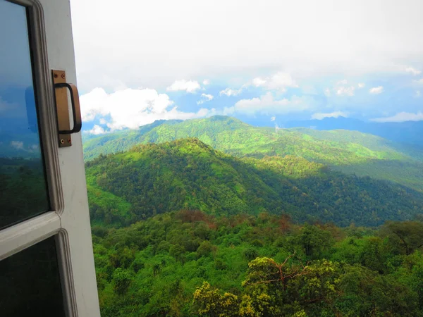 Mountain view açık pencere, dağ üstten görünüm, güzel dağ manzarası, Burma