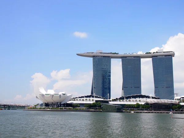 Singapur - 31 května 2015: Marina Bay Sands Resort Hotel v Singapuru. Je to integrovaný resort a na světě nejdražší samostatné kasino — Stock fotografie