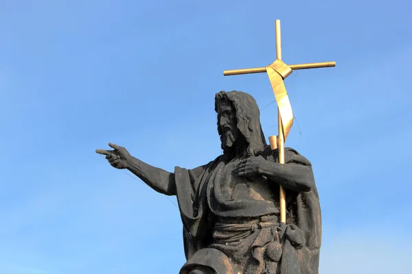 Posąg św john the baptist, rzeźba mostu Karola w Pradze, Republika Czeska — Zdjęcie stockowe