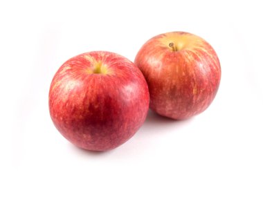 Beyaz üzerine izole edilmiş taze kırmızı elma. kırpma yolu ile