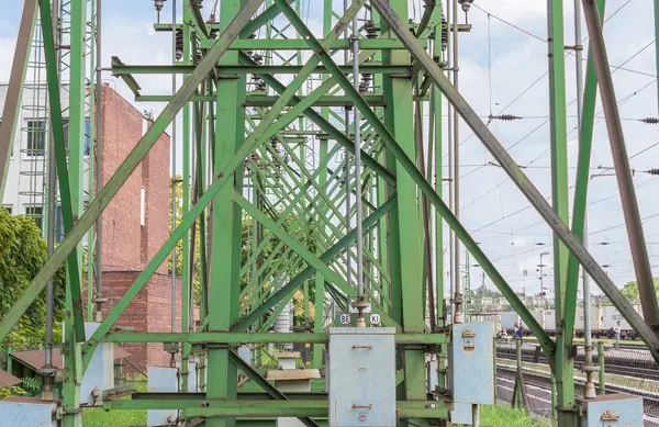 Equipamento de aparelhagem de alta tensão na estação ferroviária — Fotografia de Stock