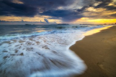 Rayong Tayland, turkuaz deniz dalgası. Güzel deniz dalgası. Deniz 