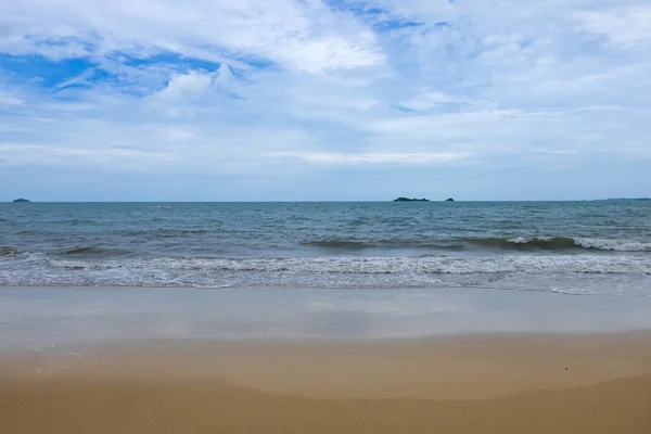 Бирюзовая морская волна в Таиланде. Красивые морские волны . — стоковое фото