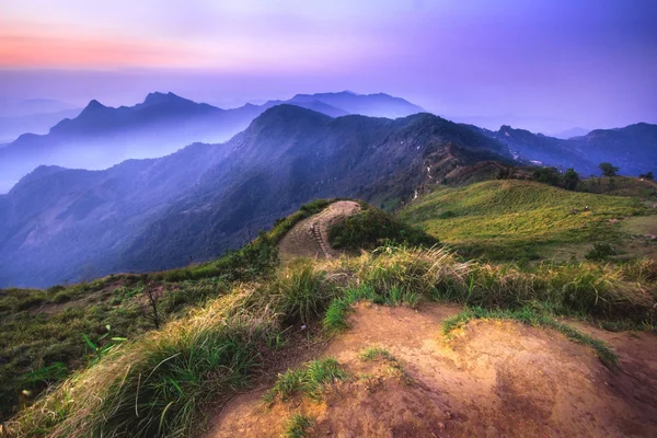 Phu chi fa Chiangrai, sis, gündoğumu ve dağ deniz
