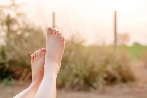 Close Up leg,woman With legs gesture,smooth blur tone — Stock Photo, Image