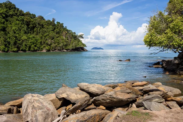 ラノーン、タイの海ビーチ青い空 — ストック写真