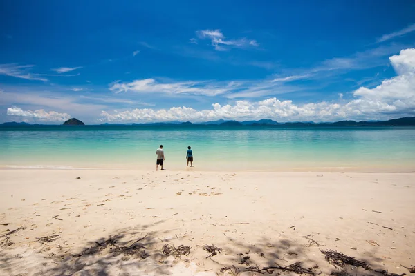 ラノーン、タイの海ビーチ青い空 — ストック写真