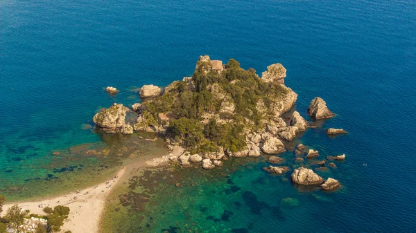 Sicílie: Letecký pohled na ostrov Isola Bella — Stock fotografie