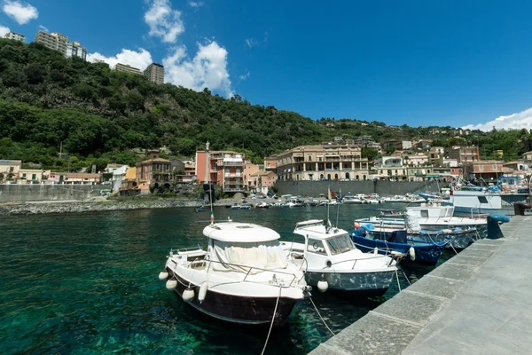 Sea port, boats and houses in Sicily. — Stock Photo, Image