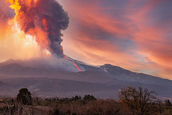 Översikt Över Vulkanen Etna Utbrottet Den Februari 2020 Royaltyfria Stockfoton