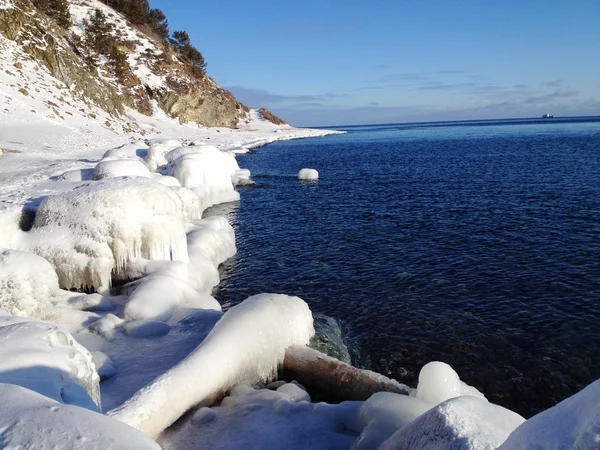 Dia ensolarado no lago "Baikal " — Fotografia de Stock