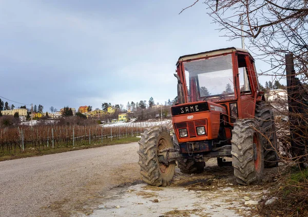 Egy öreg traktor. — Stock Fotó