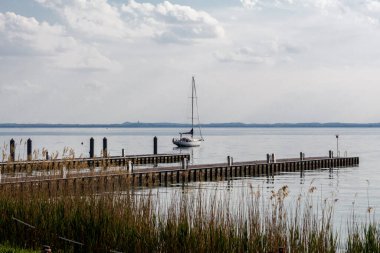 Garda Gölü 'ndeki iskele.