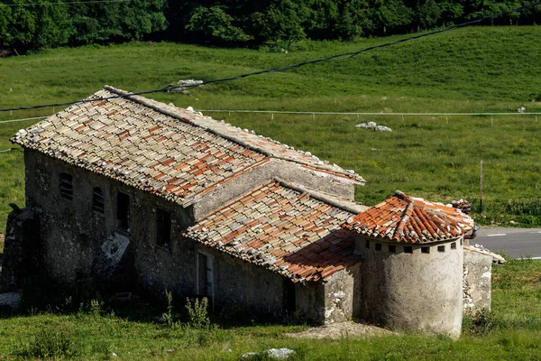 Uma cabana de montanha — Fotografia de Stock