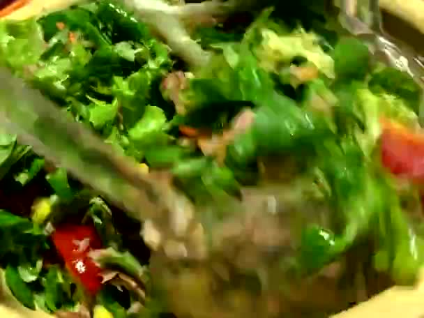 Ev yapımı salata. — Stok video