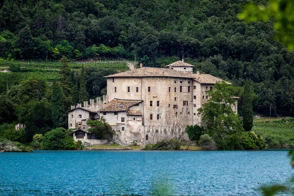 Castel Toblino en la provincia de Trento. — Foto de Stock