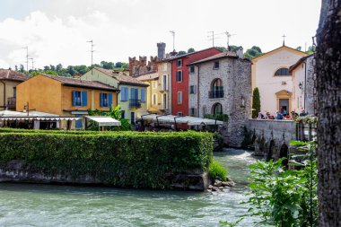 Eski köye bir göz atalım.