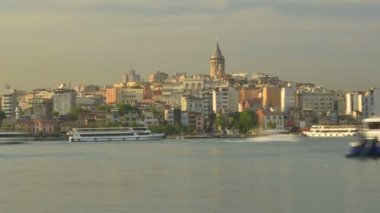 Golden Horn Bay deniz trafikte. Istanbul.
