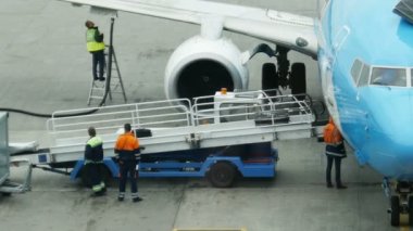 Yükleme Bagaj içinde yolcu uçağı