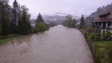 Slovenya küçük bir köyde sel