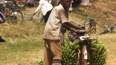 Kalabalık içinde kırsal uzak çarşı, ilçe Samburu, Kenya, Afrika insanlar yürüyüş