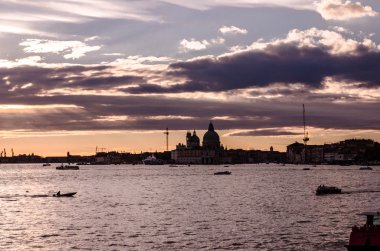 Bay San Marco ve Basilica di Santa Maria