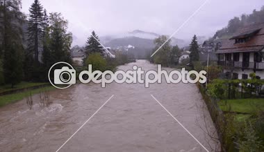 Slovenya küçük bir köyde sel