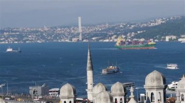 Istanbul. Deniz trafiğinin içinde boğaz