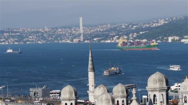 Κωνσταντινούπολη. Θαλάσσιας κυκλοφορίας στα στενά του Βοσπόρου — Αρχείο Βίντεο
