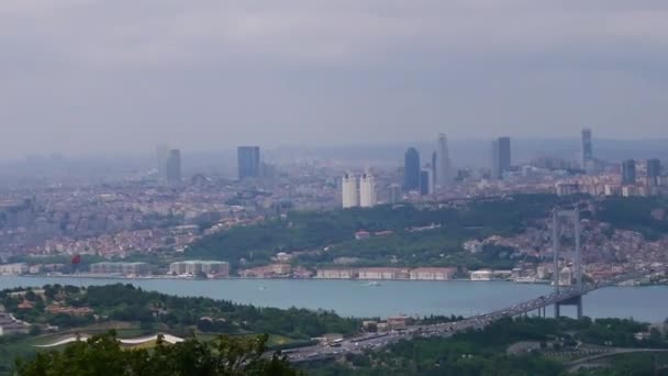 Panorama van Istanbul vanaf de grote Camlica-heuvel — Stockvideo