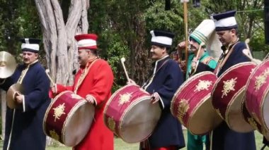Eski Türk askeri kostümleri müzisyenler