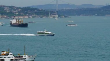 Istanbul. Deniz trafiğinin içinde boğaz