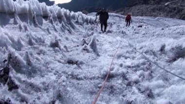 Üst fethetmek için alpinists