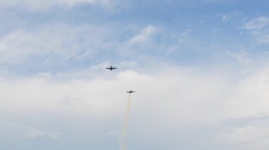 Dublör uçaklar hava gösterisi